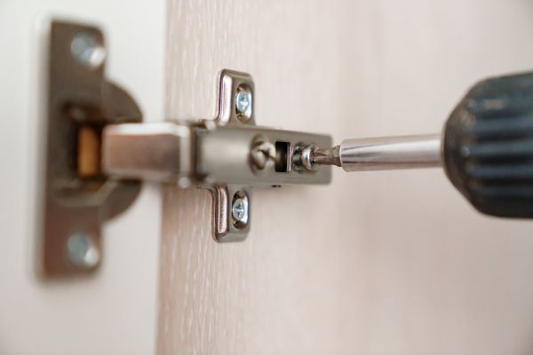Cupboard Hinge Repair in Fort Worth
