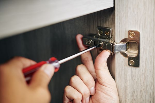 Cabinet Hinge Installation in Fort Worth
